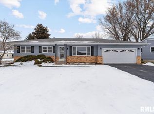 1005 5th St #A, Hampton, IL 61256