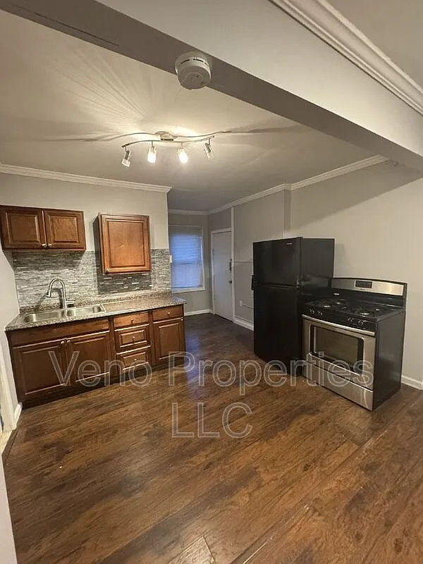 1 bed, 1.0 bath, $1,000 — Photo 2