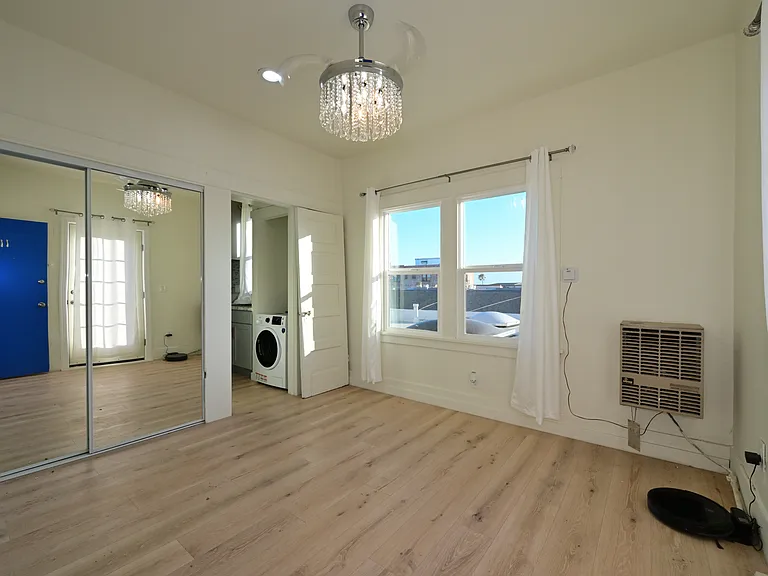 Cute top-floor fully upgraded studio unit w/ ocean views and in-unit laundry