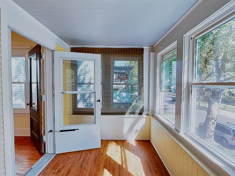 136 Mansfield St — Photo 8