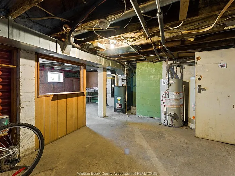 890 Howard Ave — Photo 42