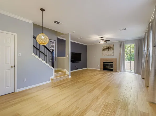 8518 Cahill Dr APT 20, Austin, TX 78729