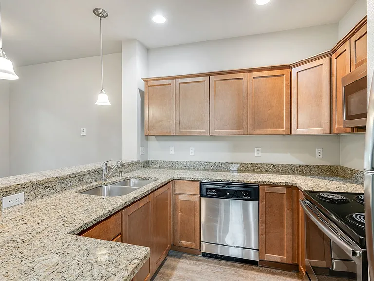 Pinnacle Townhomes — Photo 20