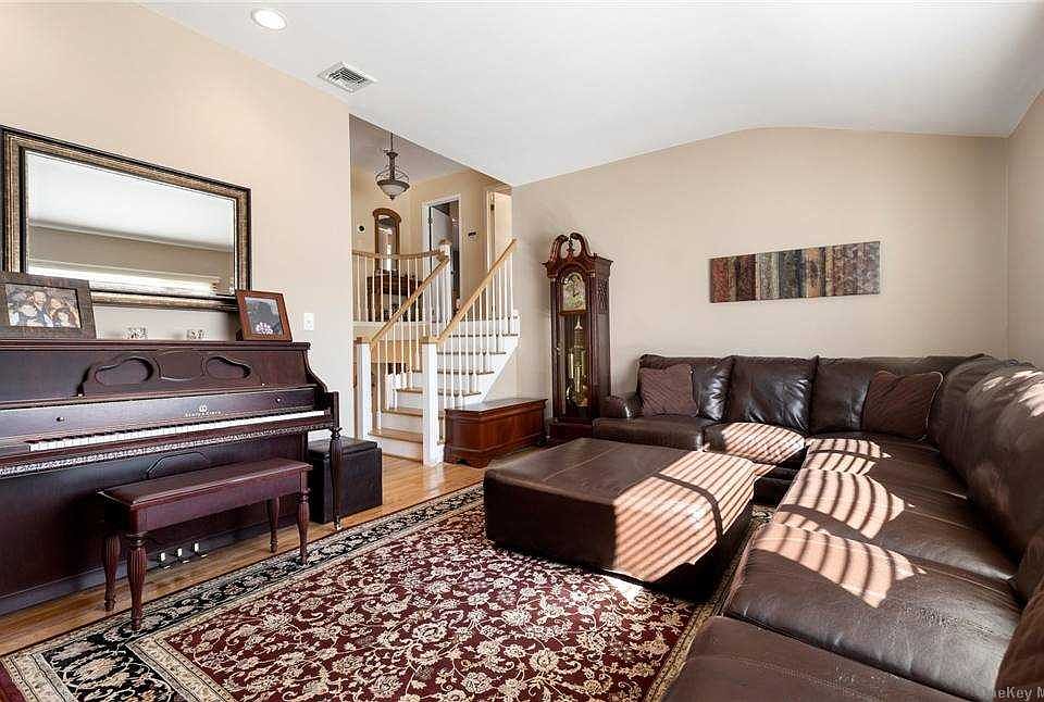 1st image of 91 Tulipwood Dr