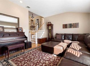 91 Tulipwood Dr, Commack, NY 11725