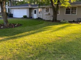 940 Beaver Ln, Glenview, IL 60025