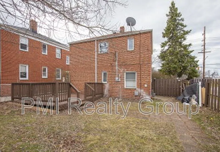 645 Babbitt Rd — Photo 3