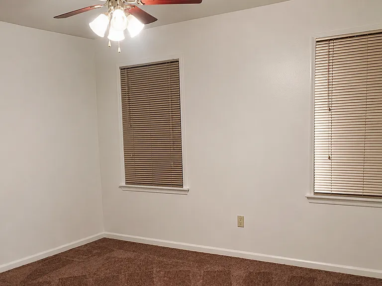 6073 Delaware Dr — Photo 5