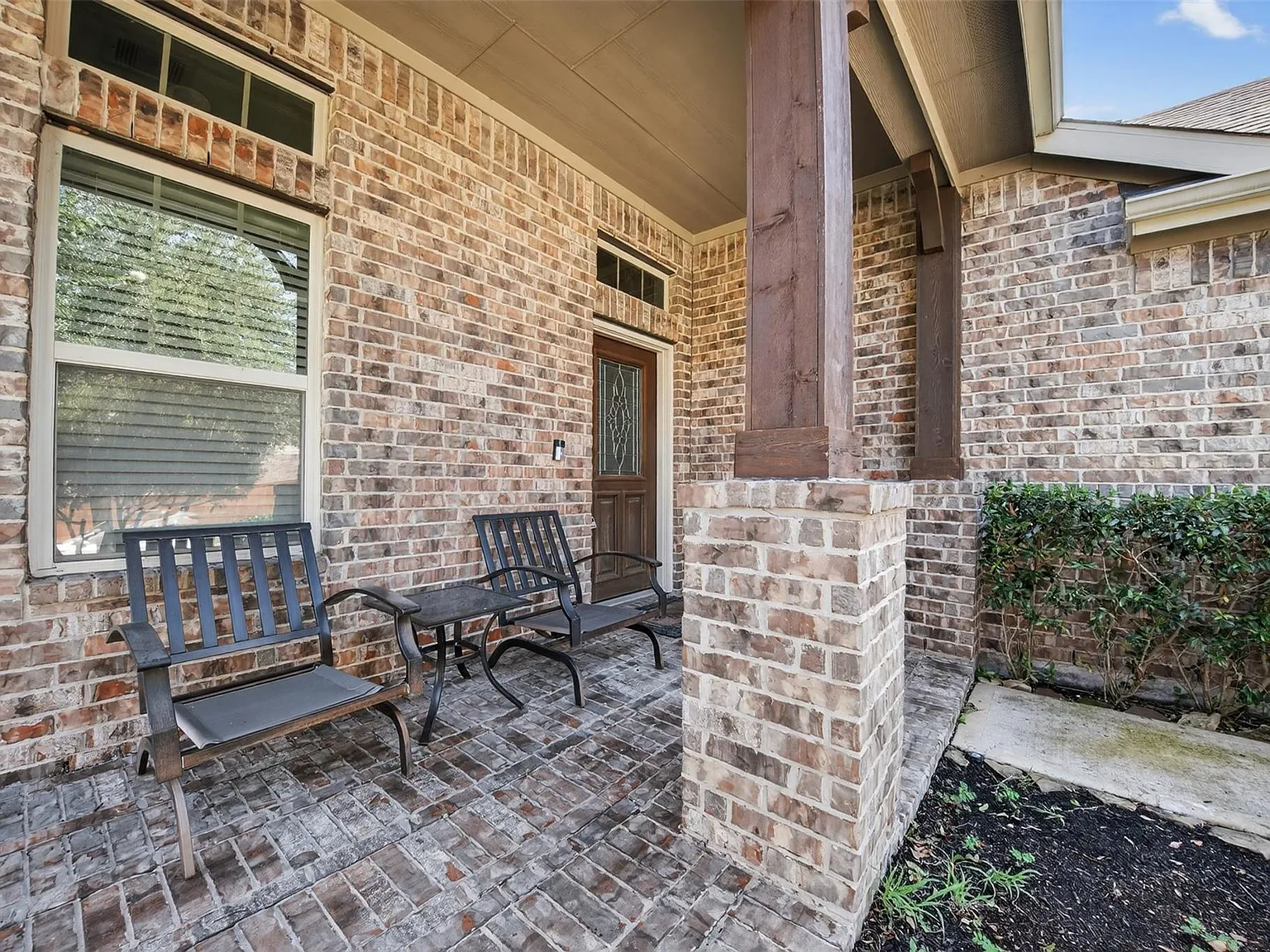 3 bed, 2.0 bath, 1698 sqft, $2,499 — Photo 2
