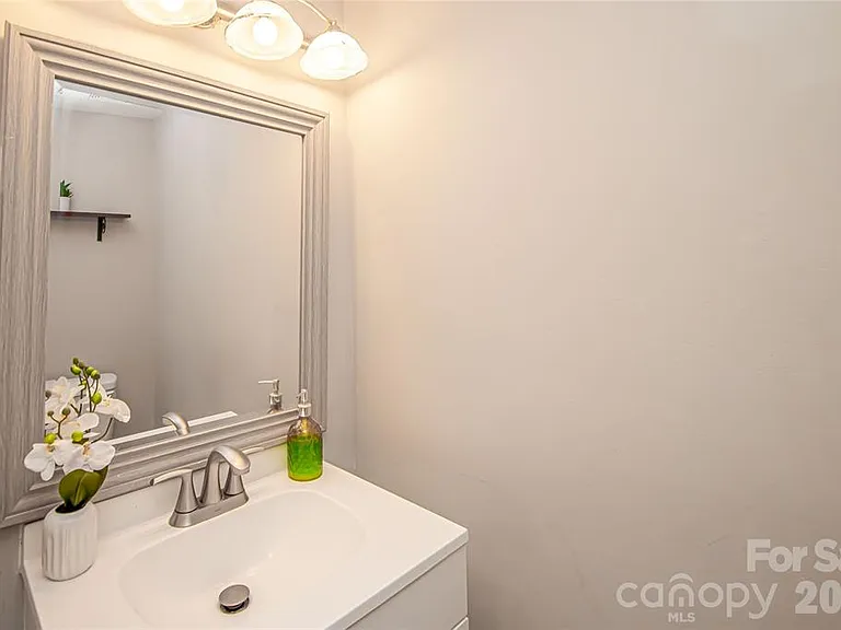 8839 Hunter Ridge Dr — Photo 15