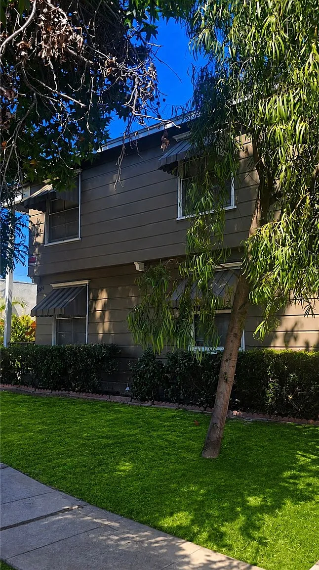 2 bed, 950 sqft, $2,450 — Photo 1