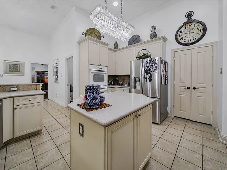3831 Lakeridge Canyon Dr — Photo 17