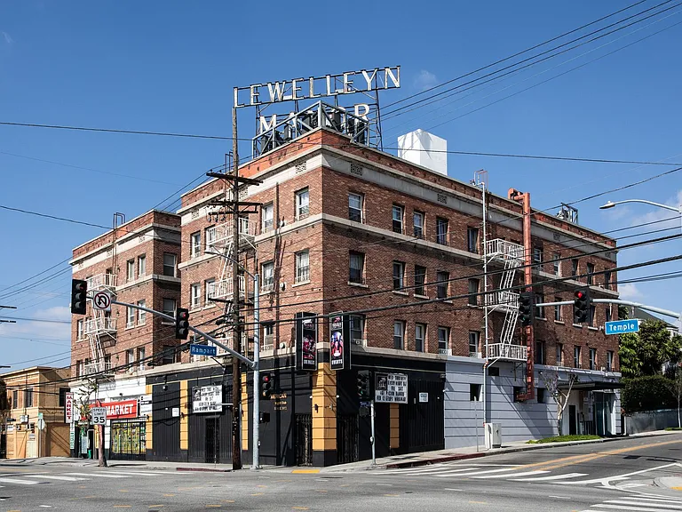 307 N Rampart Blvd — Photo 3