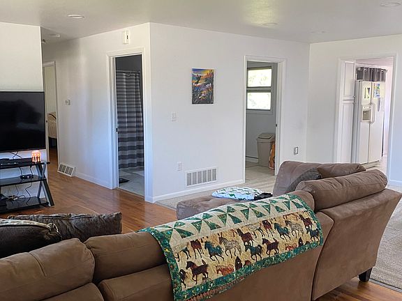 3rd image of 678 Shoshone Ave