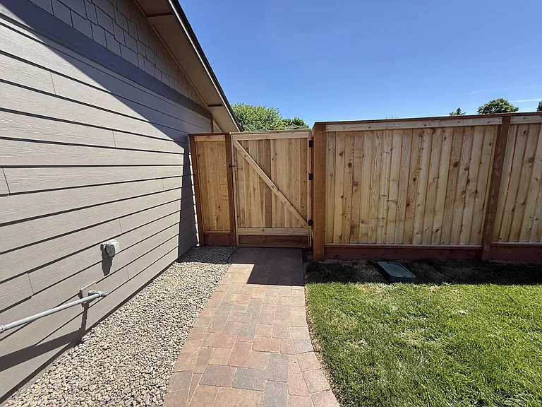 2853 Tahitian Ave — Photo 32