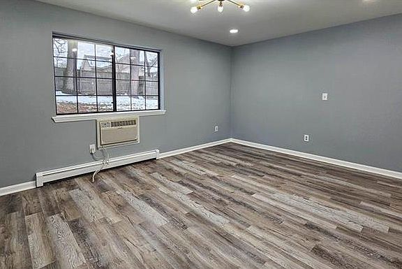 4th image of 26 Brittany Dr