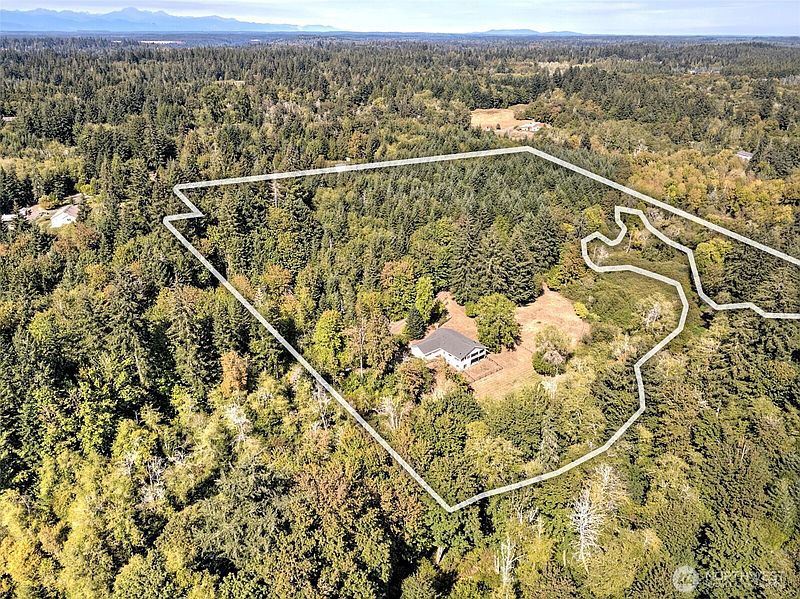 2nd image of 1010 SE Binns Swiger Loop Road