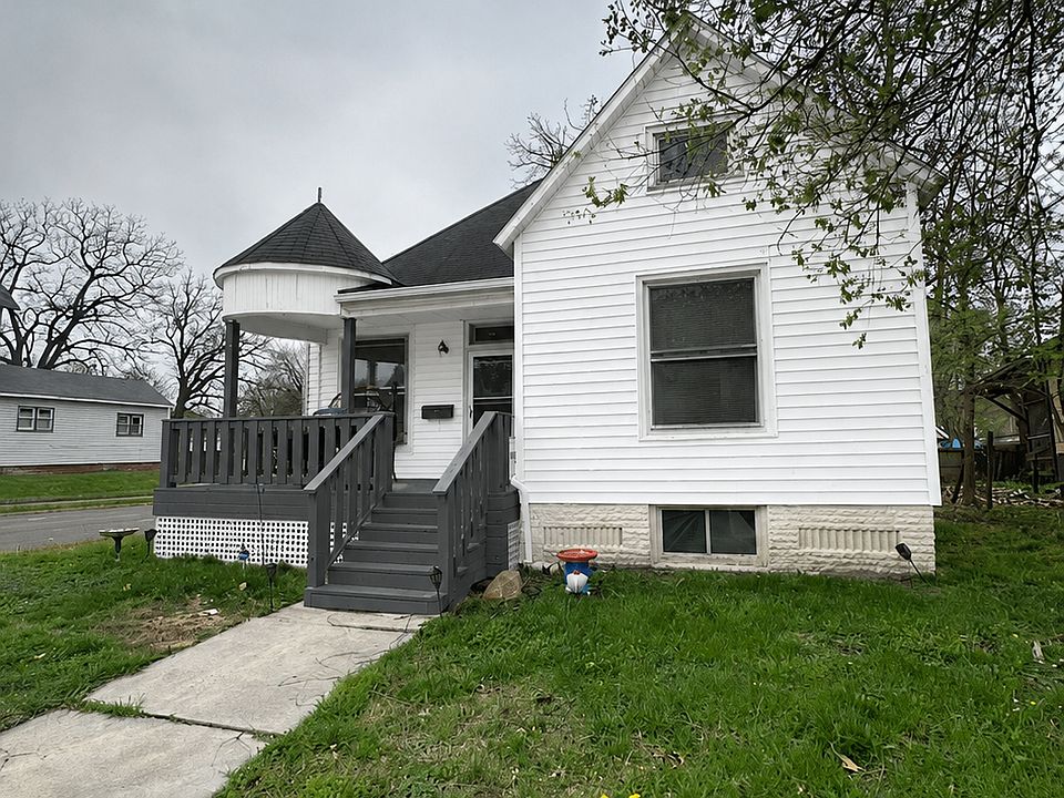 1st image of 700 W Rollins St