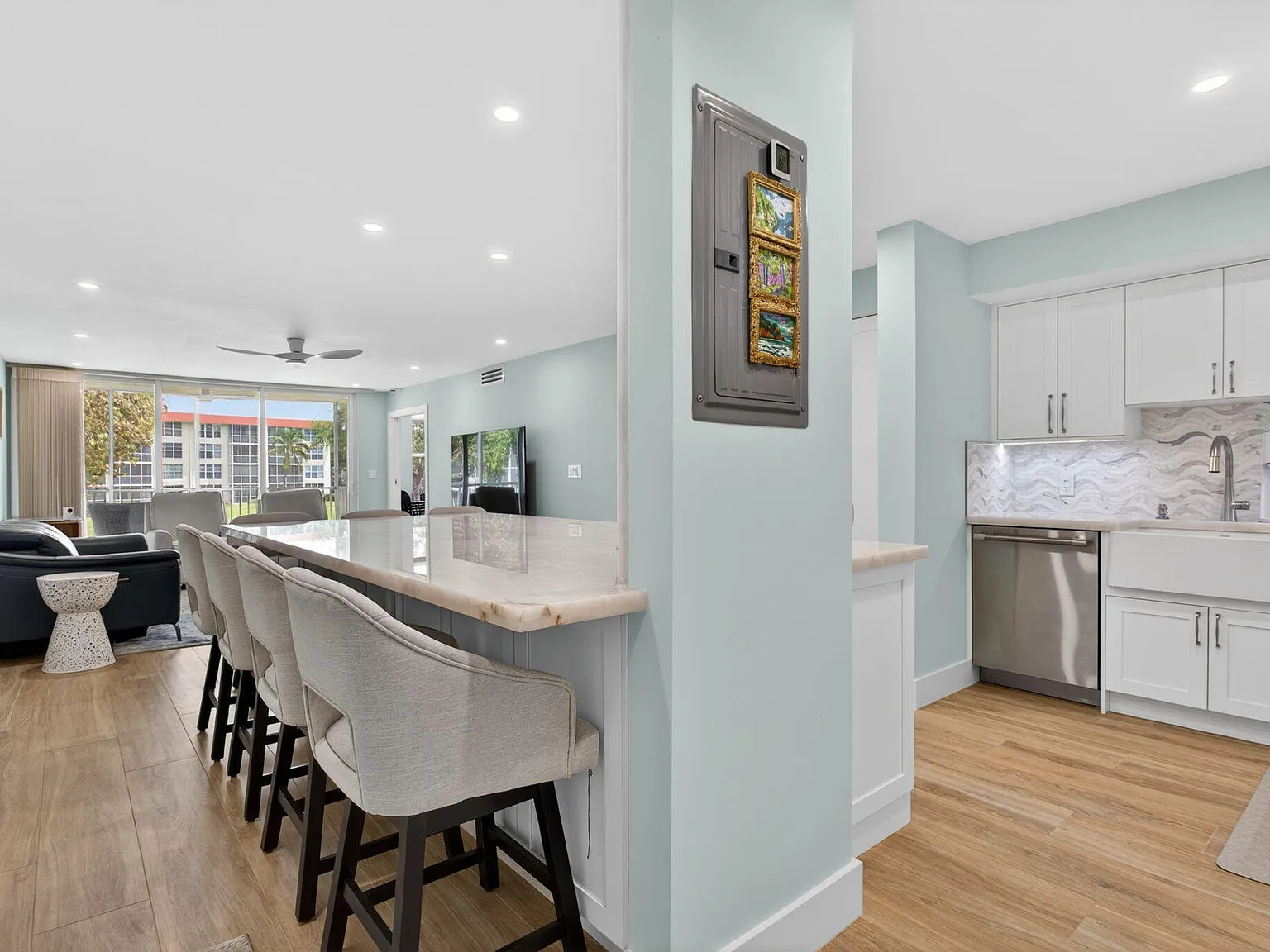 2 bed, 2.0 bath, 1020 sqft, $5,000 — Photo 3