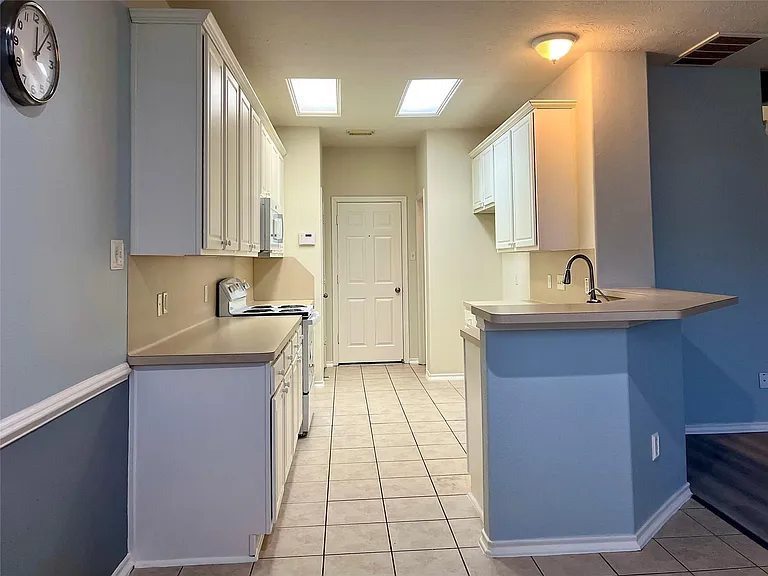 6111 Morningshire Ln — Photo 10