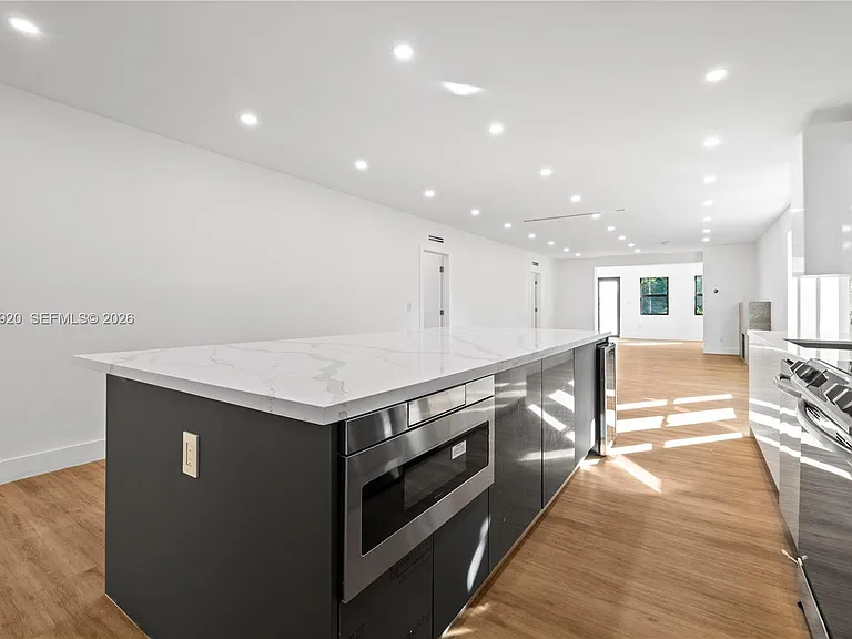 665 NE 117th St — Photo 12
