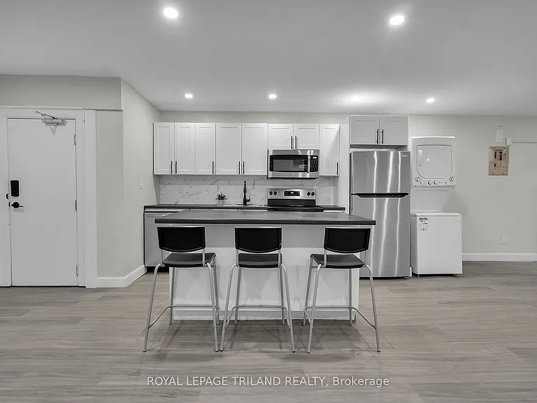 425 McKenzie Ave #1 — Photo 3