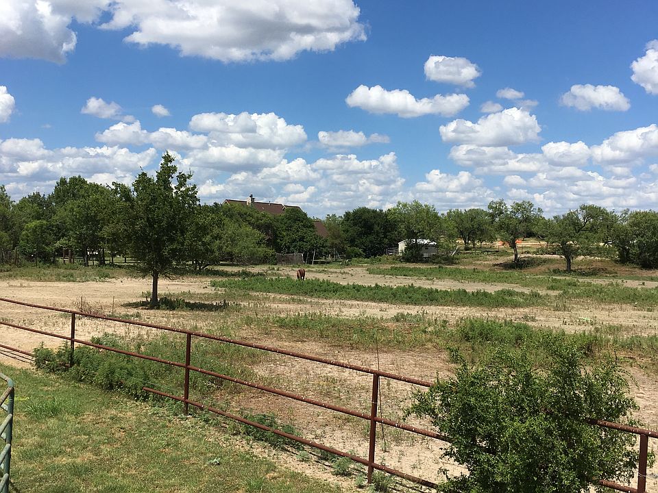 2nd image of 814 Lower Lacoste Rd