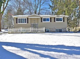 2490 Anthony Cir, Hubbard, OH 44425