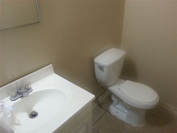 MAIN FLOOR LAV.