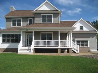 612 Meadowview Ct, Mukwonago, WI 53149