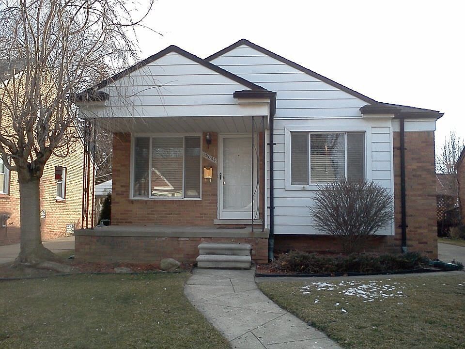 1st image of 15643 Russell Ave