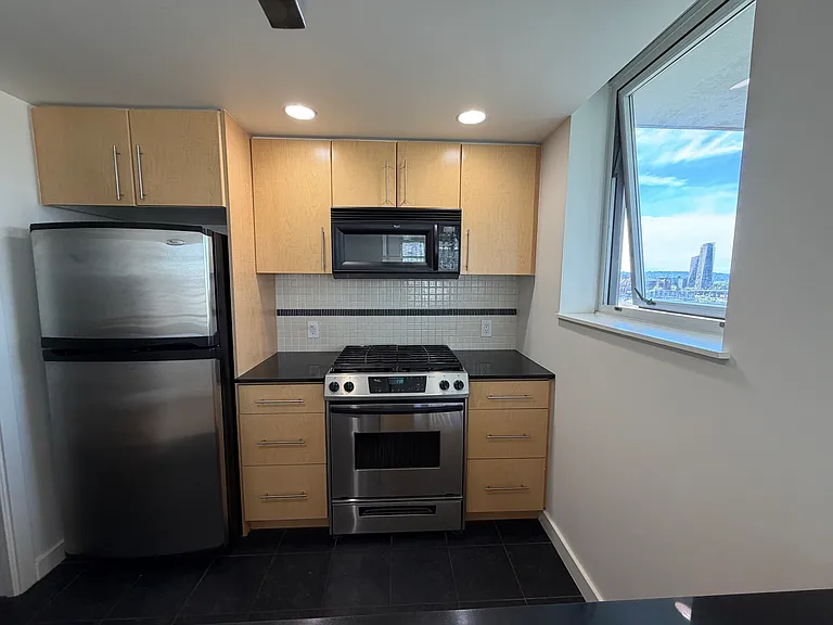 550 Pacific St #1606 — Photo 3