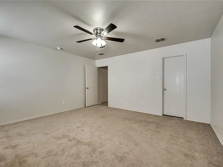 1109 Boxwood Dr — Photo 4