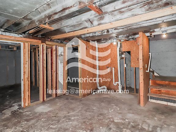 4th image of 913 College St