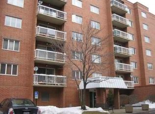 545 S River Rd APT 302, Des Plaines, IL 60016