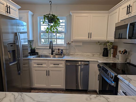 3rd image of 16 Queens Dr