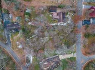 909 Cedar St, Willow Springs, IL 60480