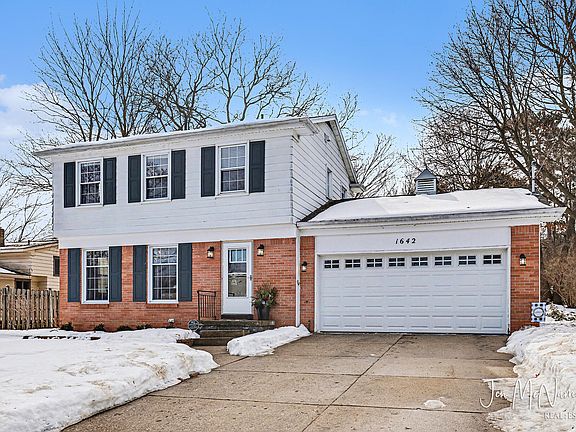 2nd image of 1642 Timberlane Ln NE