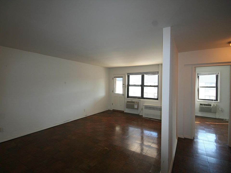 1st image of 850 E Broadway #2