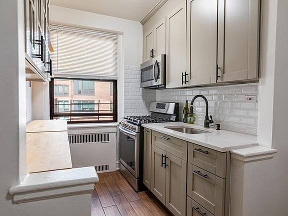 3rd image of 15501 90th Ave APT 5L