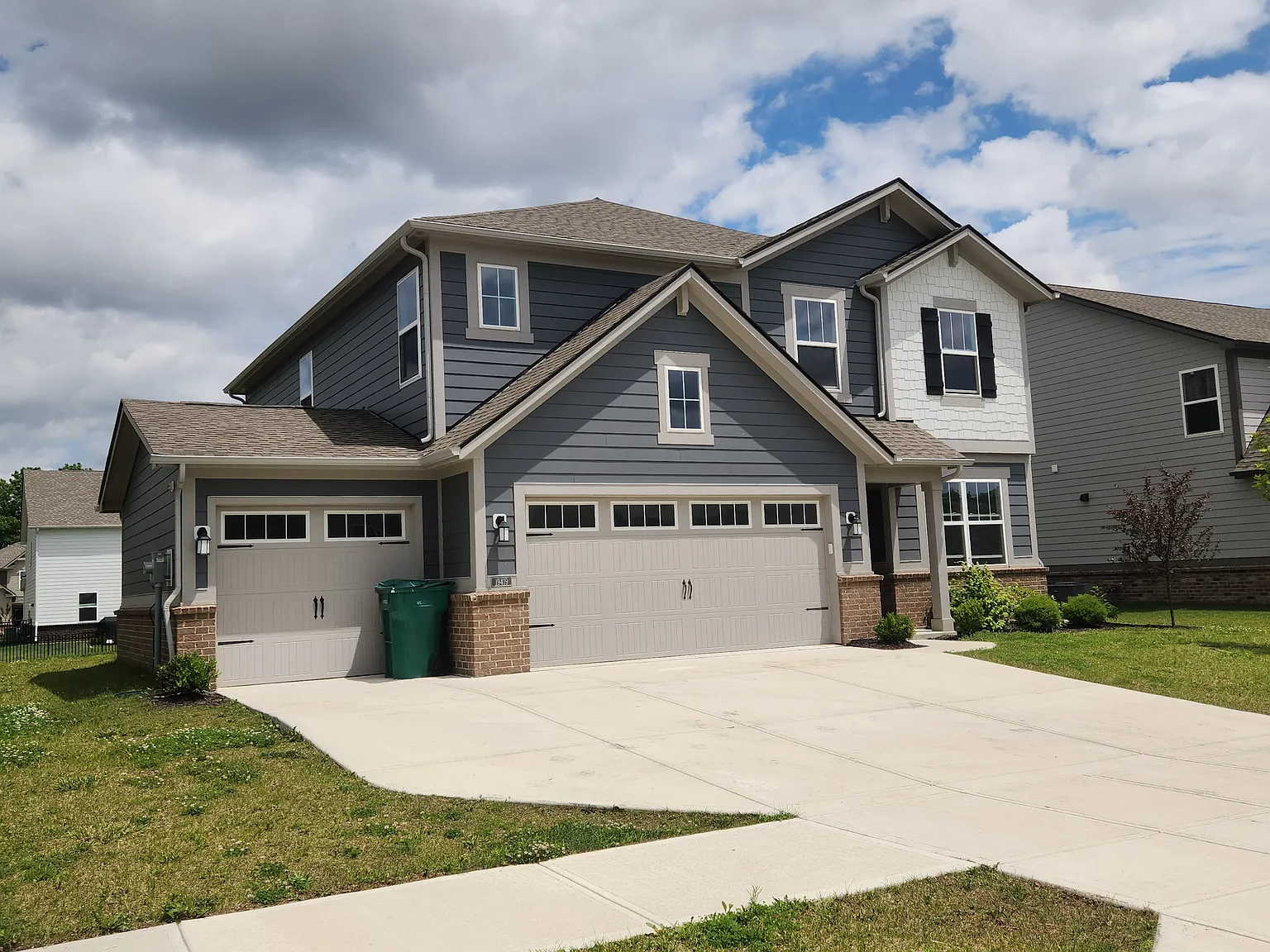 5 bed, 3.5 bath, 2427 sqft, $3,100 — Photo 3