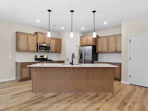 1084 Annacotte Ln, Rosemount, MN 55068