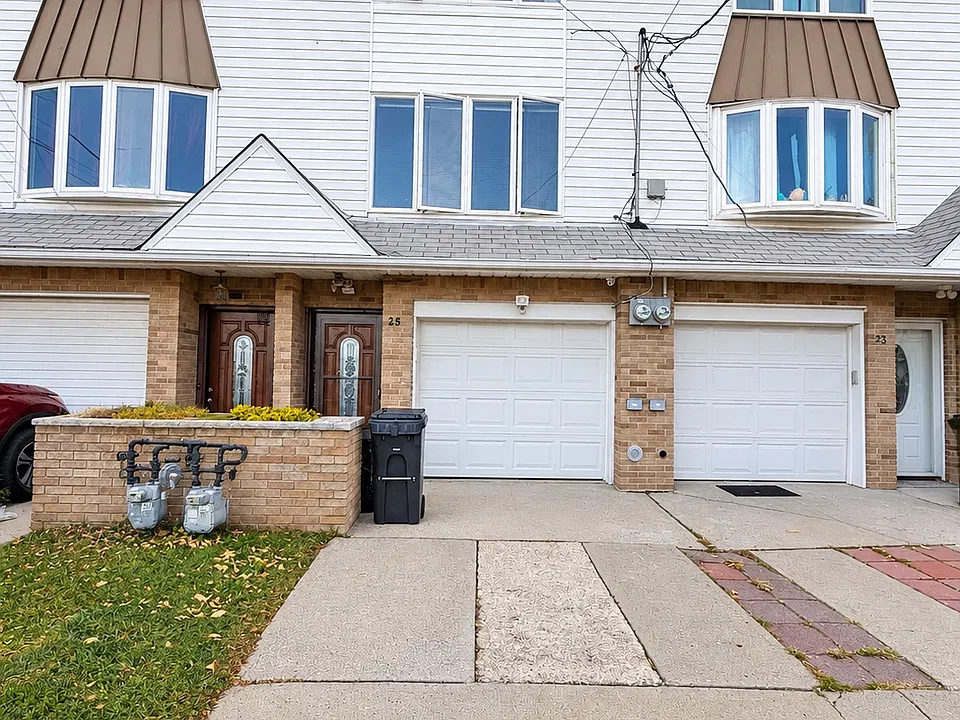 25 Peggy Ln