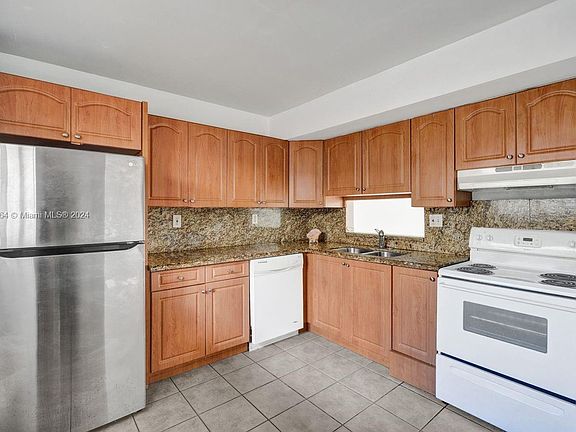 4th image of 8035 SW 107th Ave APT 305