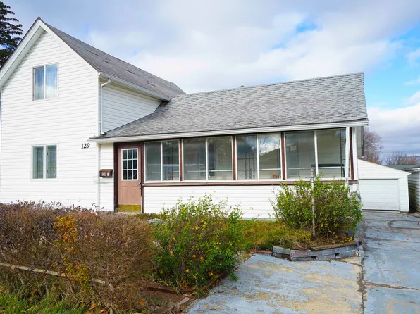 129 W Columbia Ave, Stockton, IL 61085