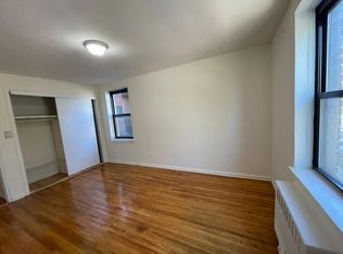 21610 77th Ave, Oakland Gardens, NY 11364