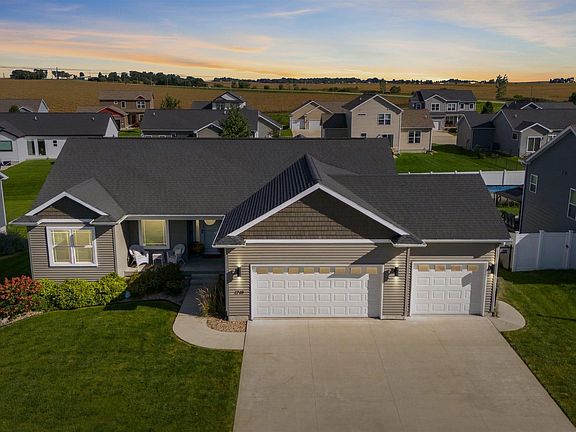 2nd image of 1719 Waxwing Way