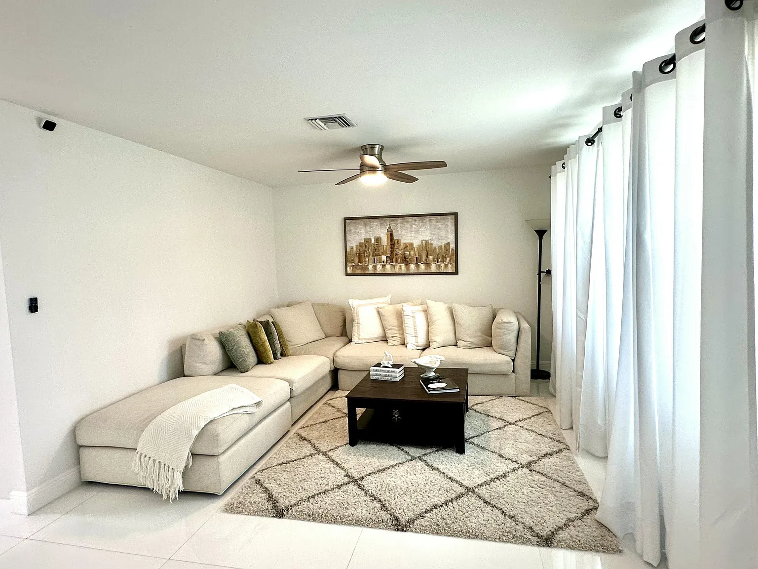 3 bed, 2.0 bath, 1280 sqft, $3,500 — Photo 2
