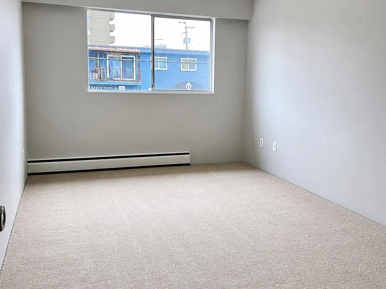 11933 223rd St — Photo 5