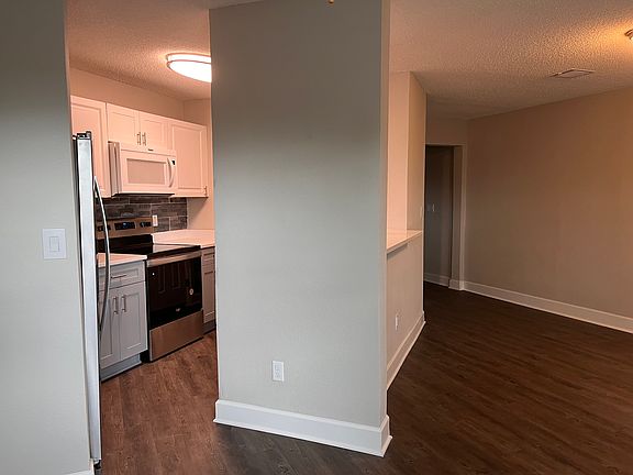 3rd image of 2572 Woodgate Blvd